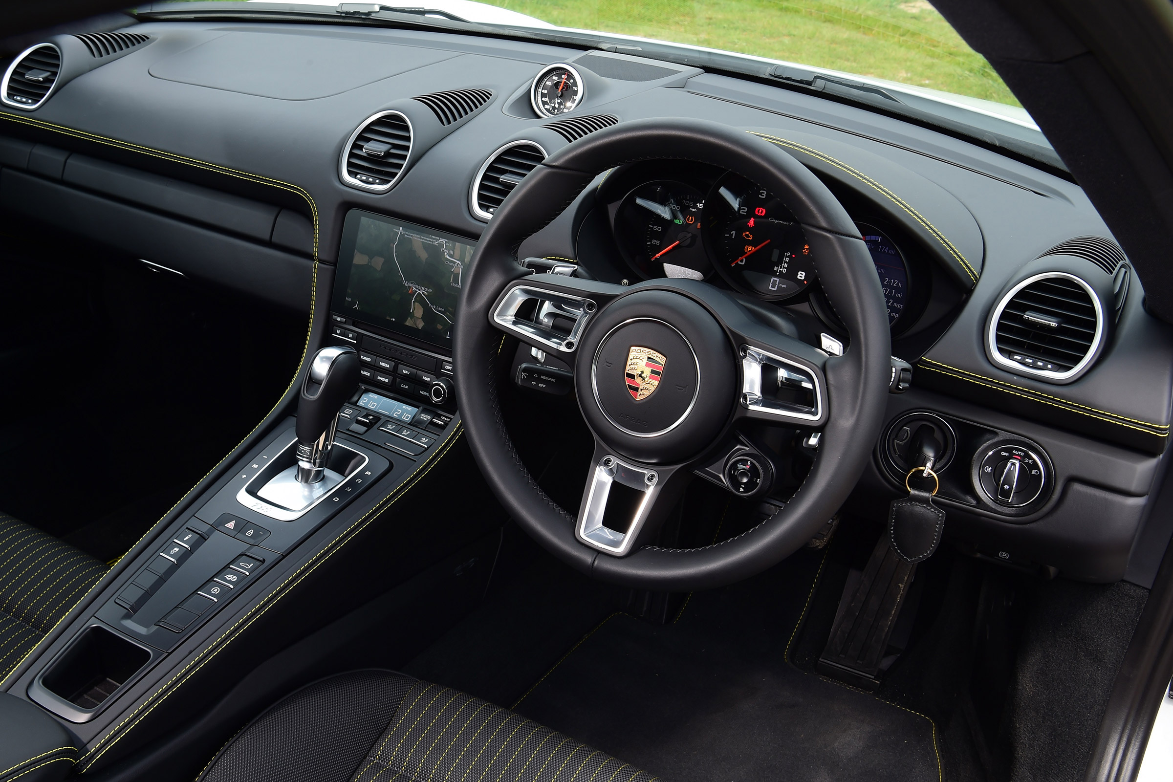 Porsche 718 Cayman T - dash