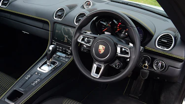 Porsche 718 Cayman T - dash