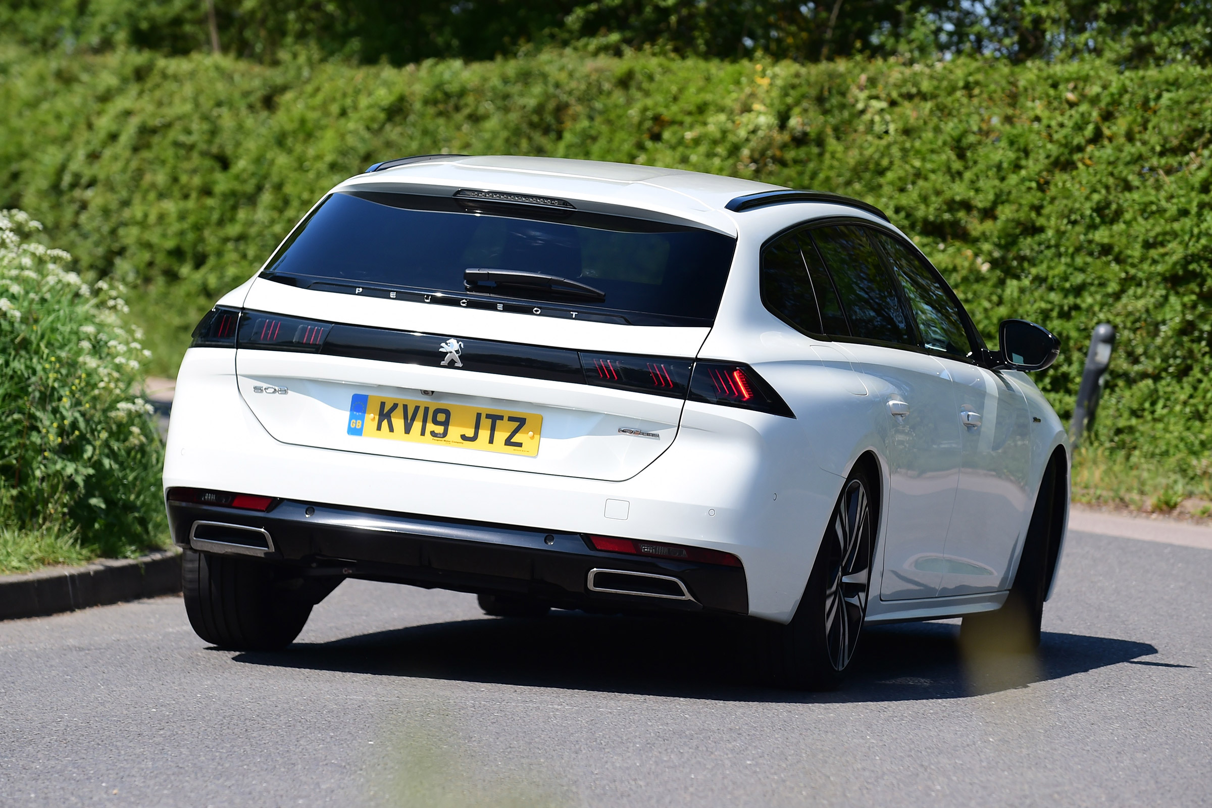 Peugeot 508 SW - rear cornering