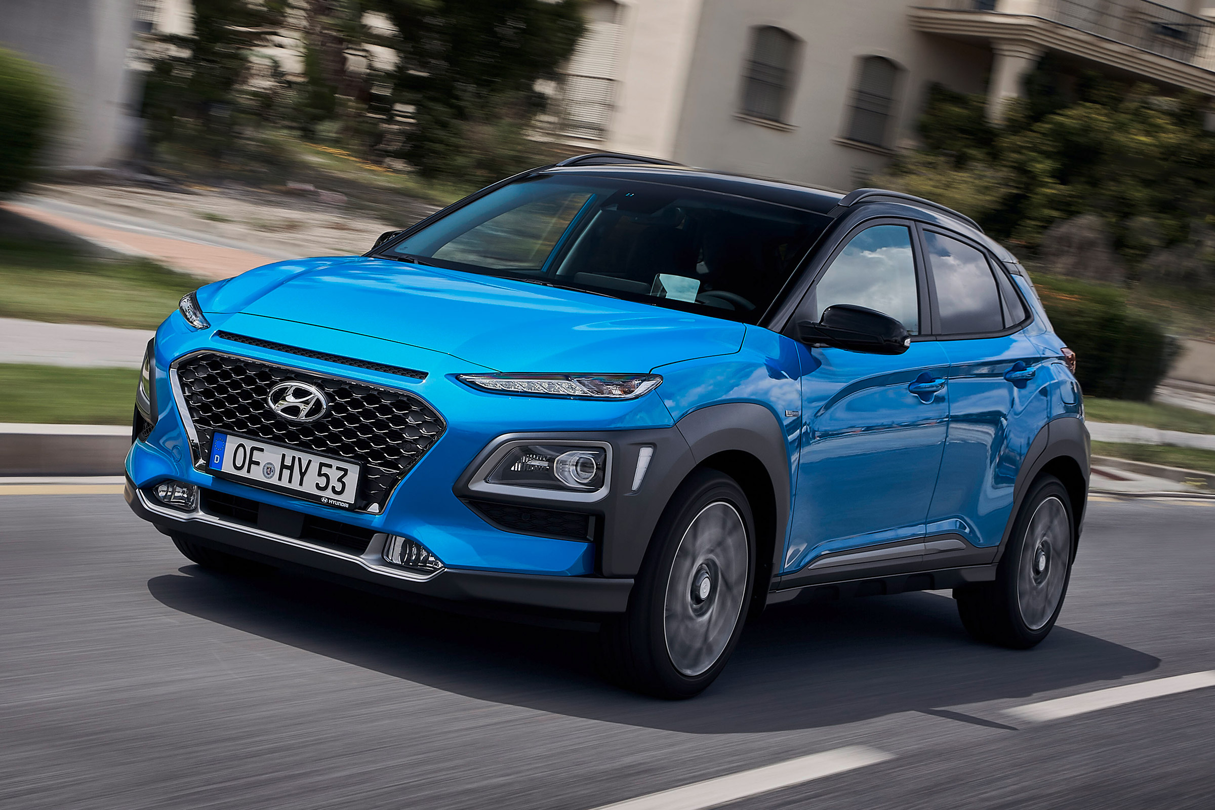 Hyundai Kona hybrid - front tracking