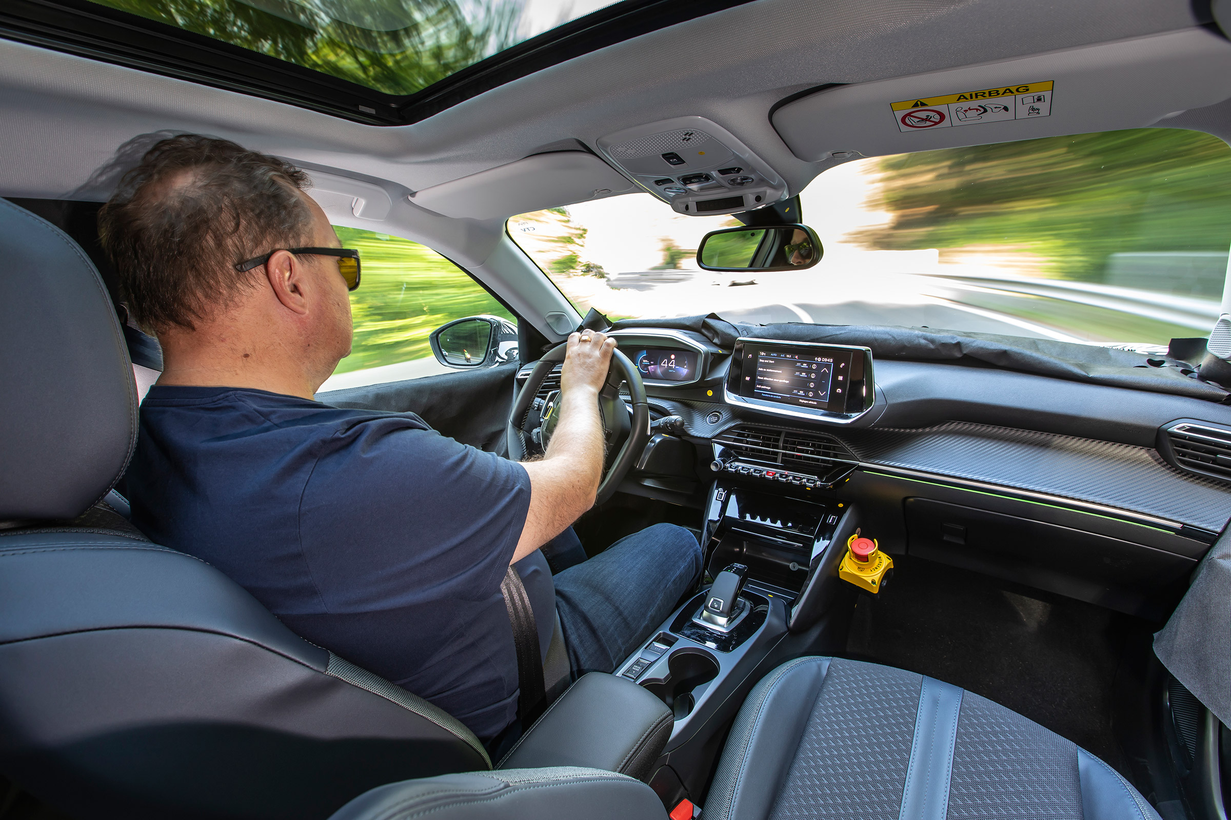Peugeot 2008 prototype - driving