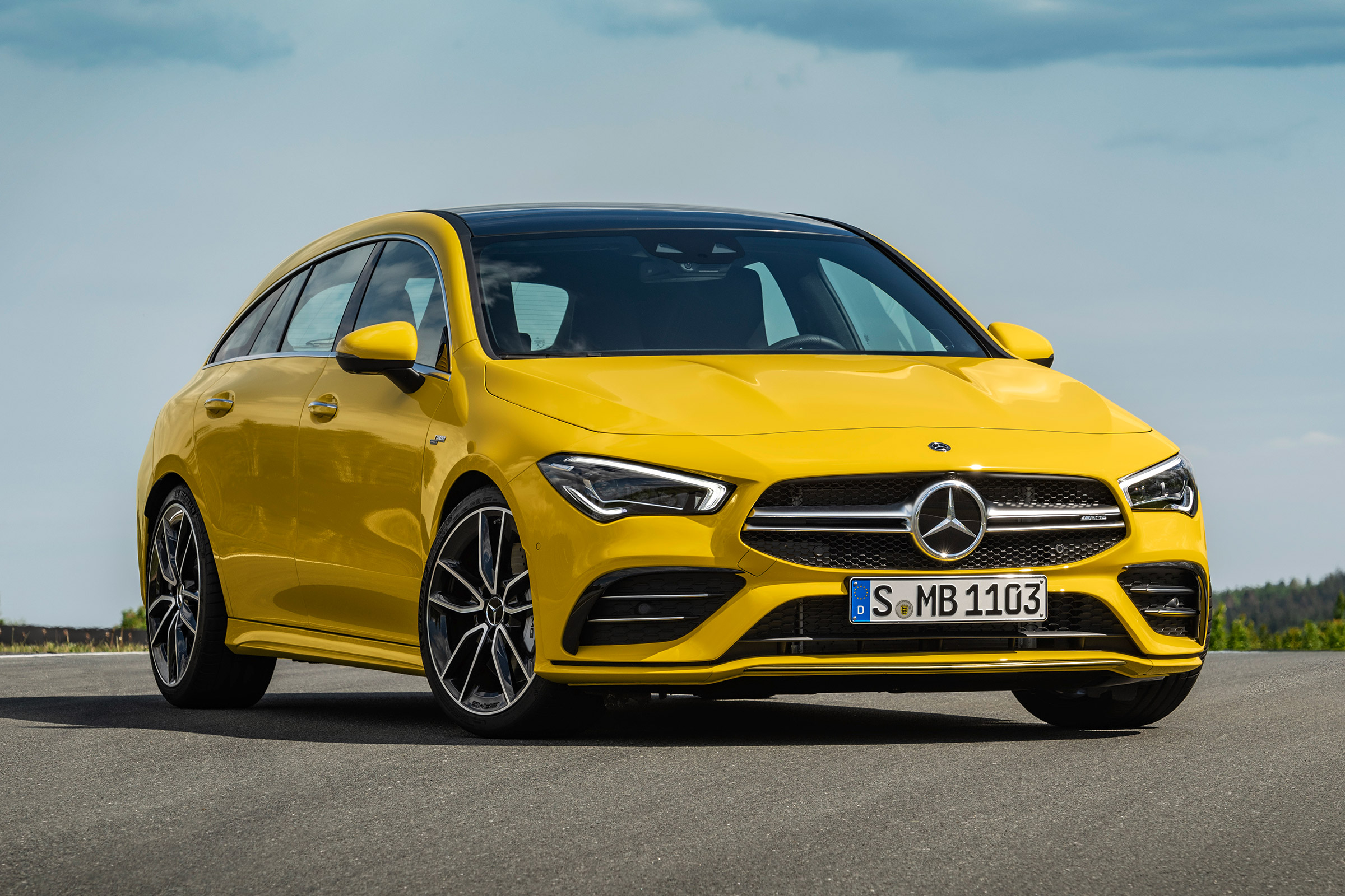 Mercedes-AMG CLA 35 Shooting Brake - front static