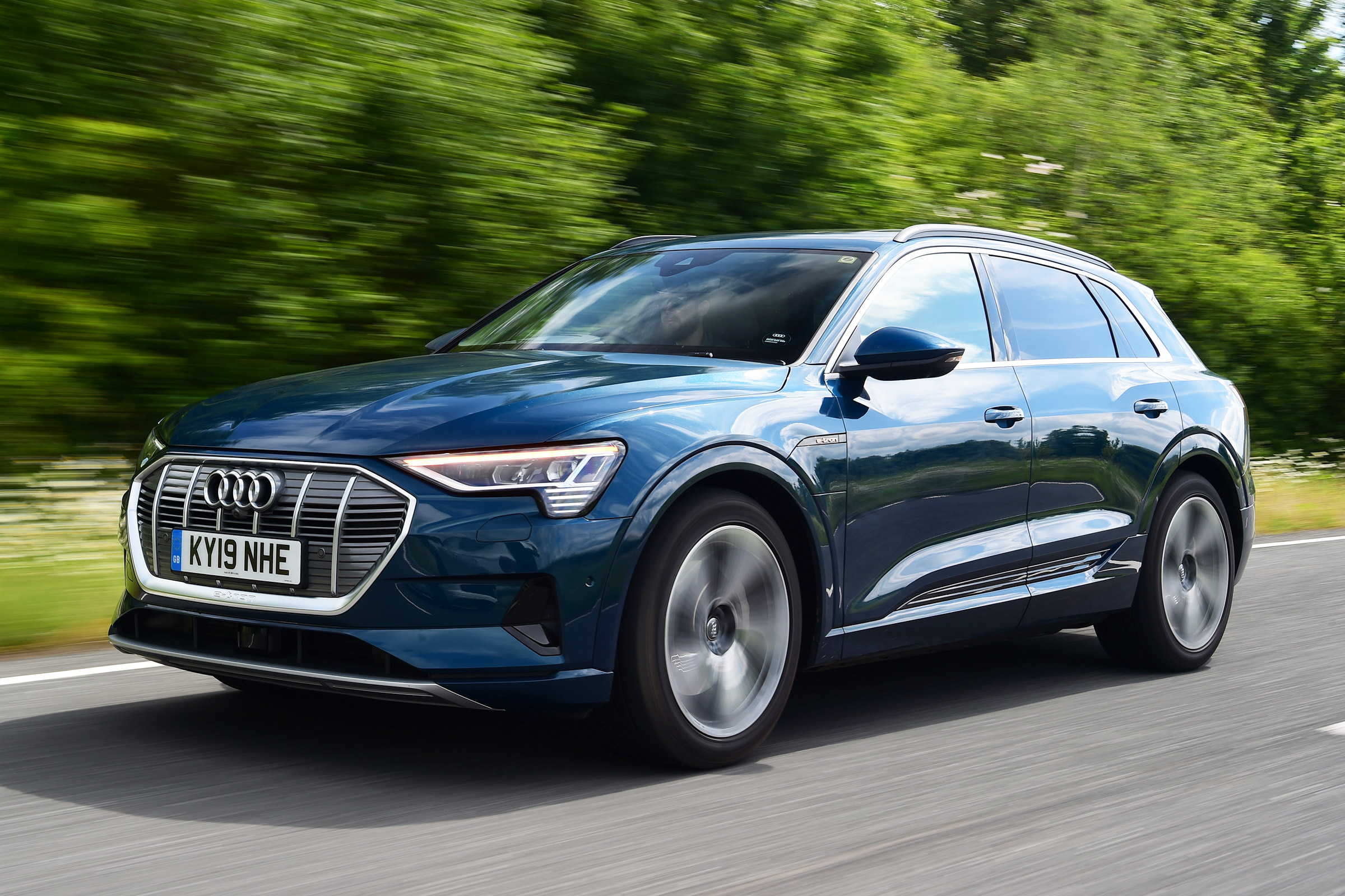 Audi e-tron - front