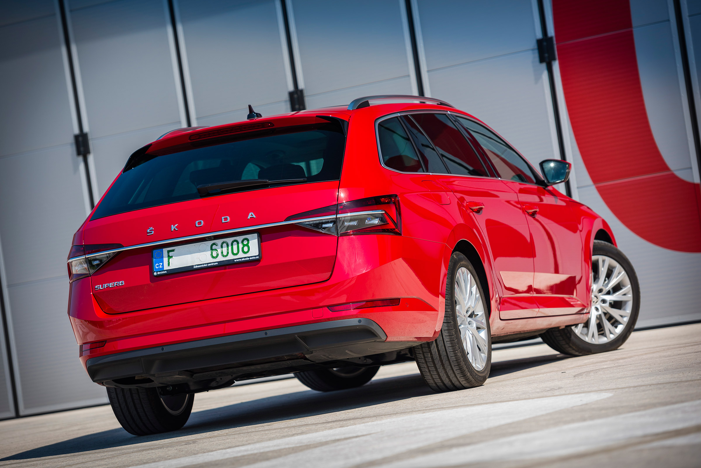 Skoda Superb Estate facelift - rear static