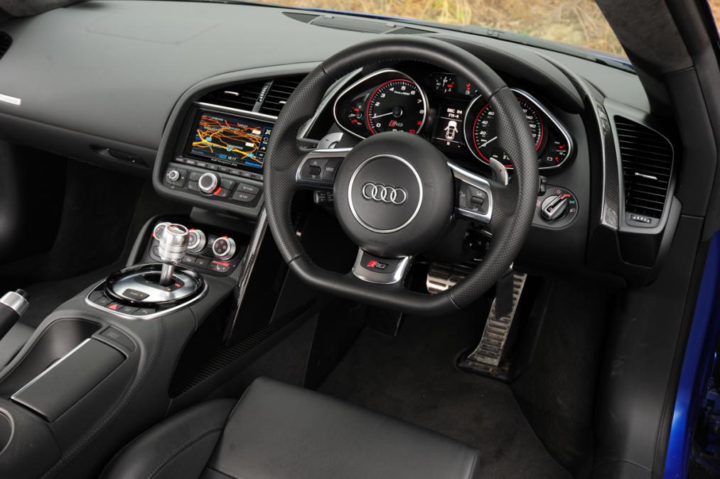 Used Audi R8 - dash
