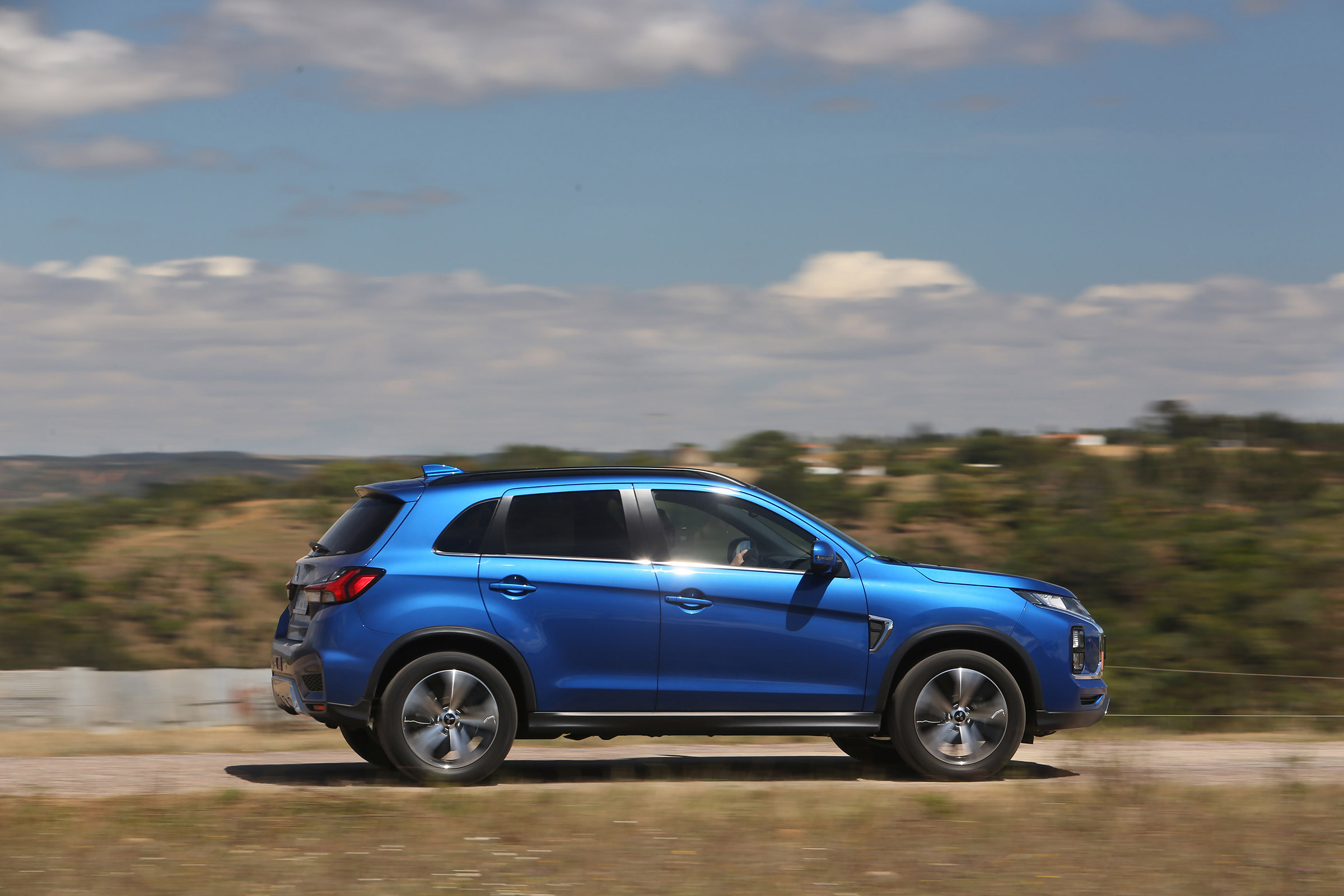 Mitsubishi ASX - side
