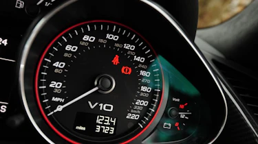 Used Audi R8 - dials