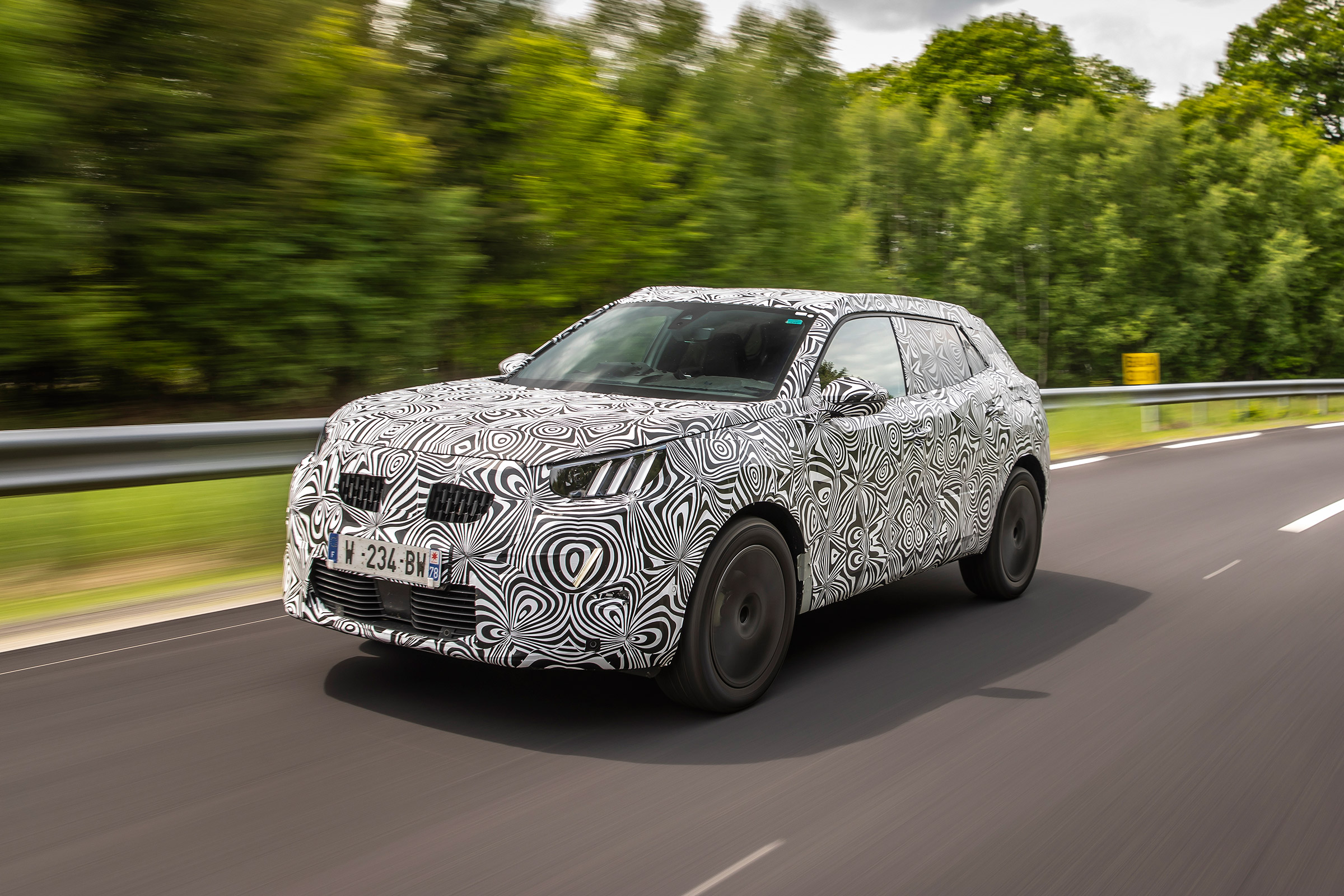 Peugeot 2008 prototype - front action