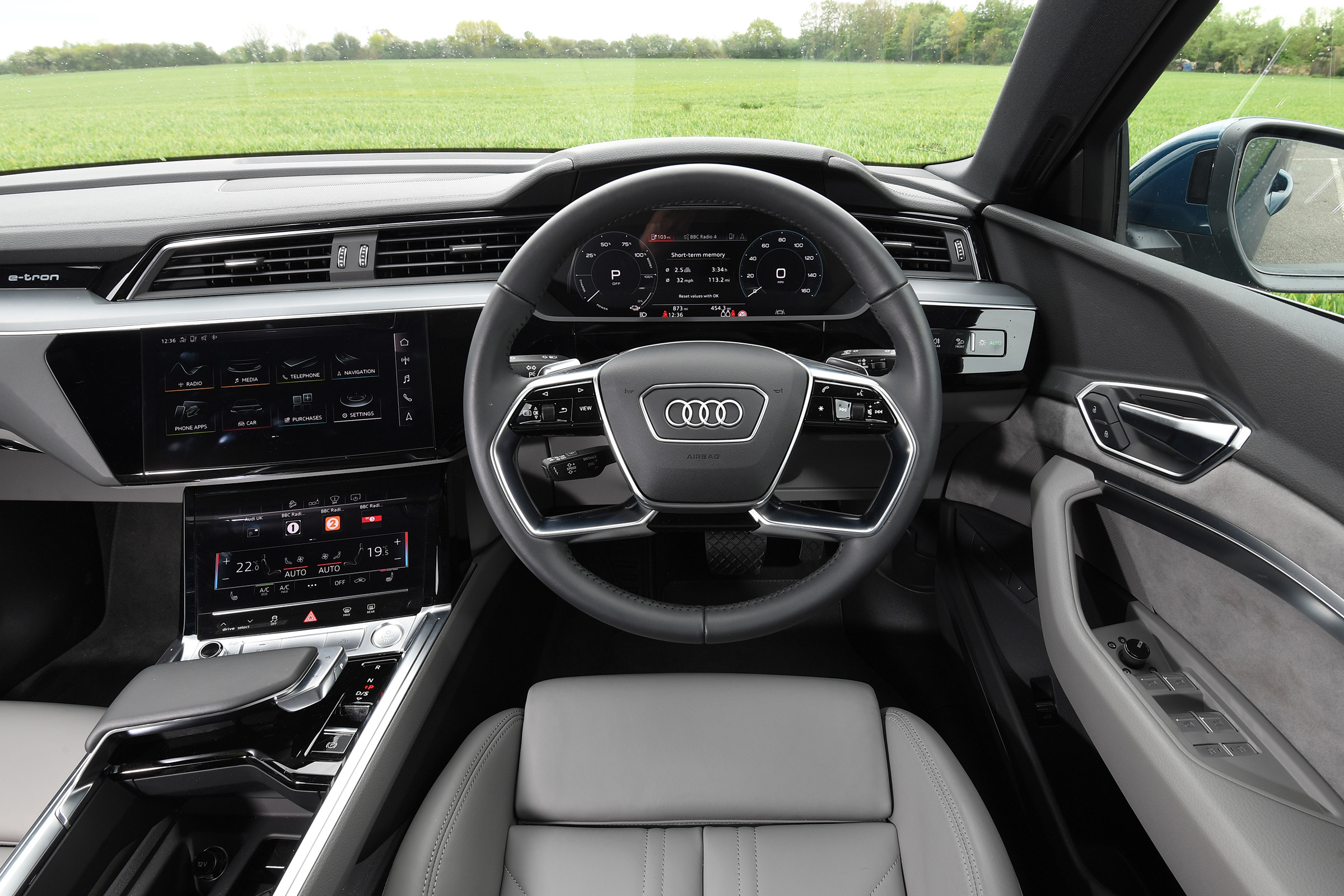 Audi e-tron - dash