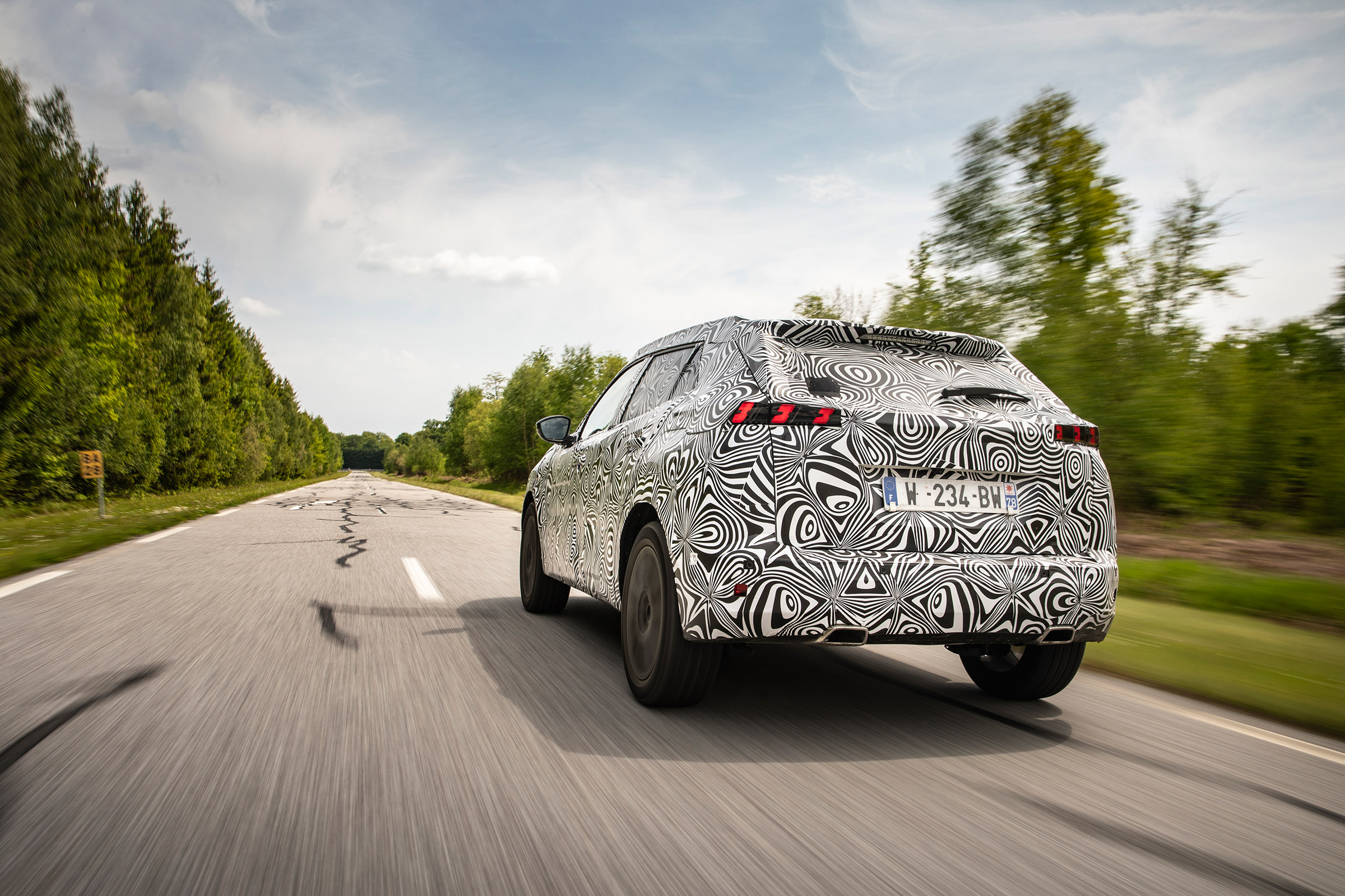 Peugeot 2008 prototype - rear action