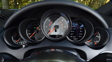 Used Porsche Cayenne - dials