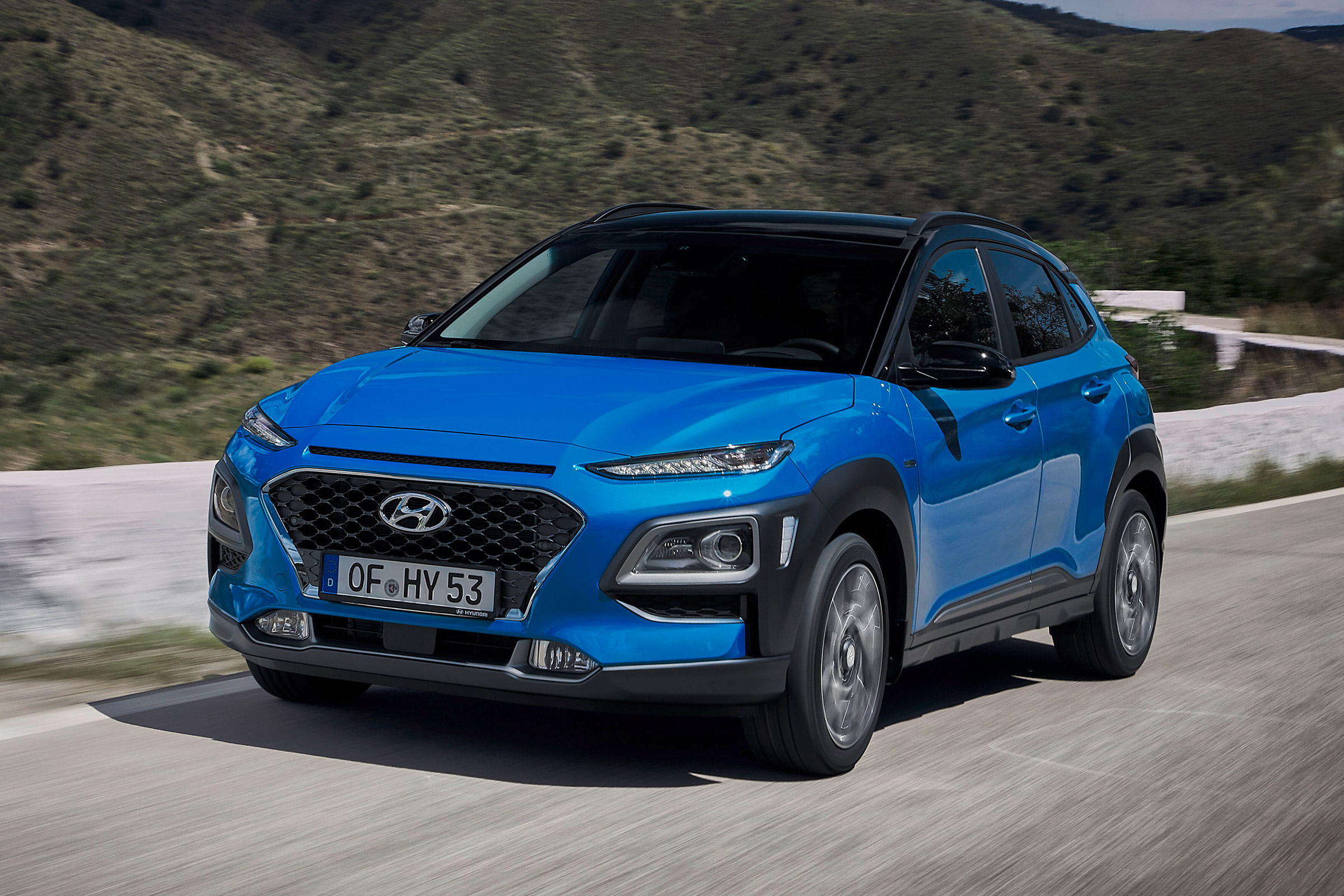 Hyundai Kona hybrid - front action