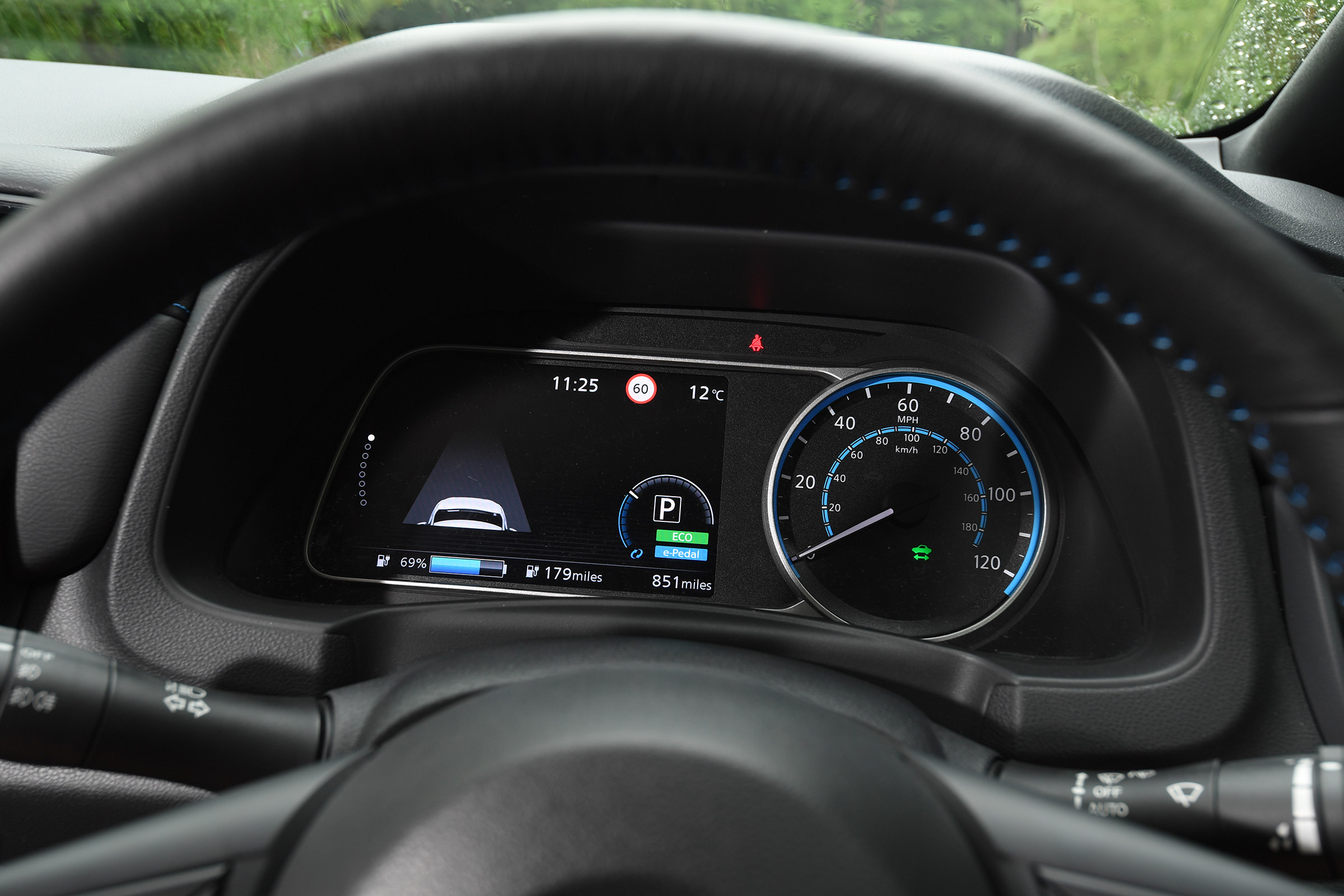 Nissan Leaf e+ - dials