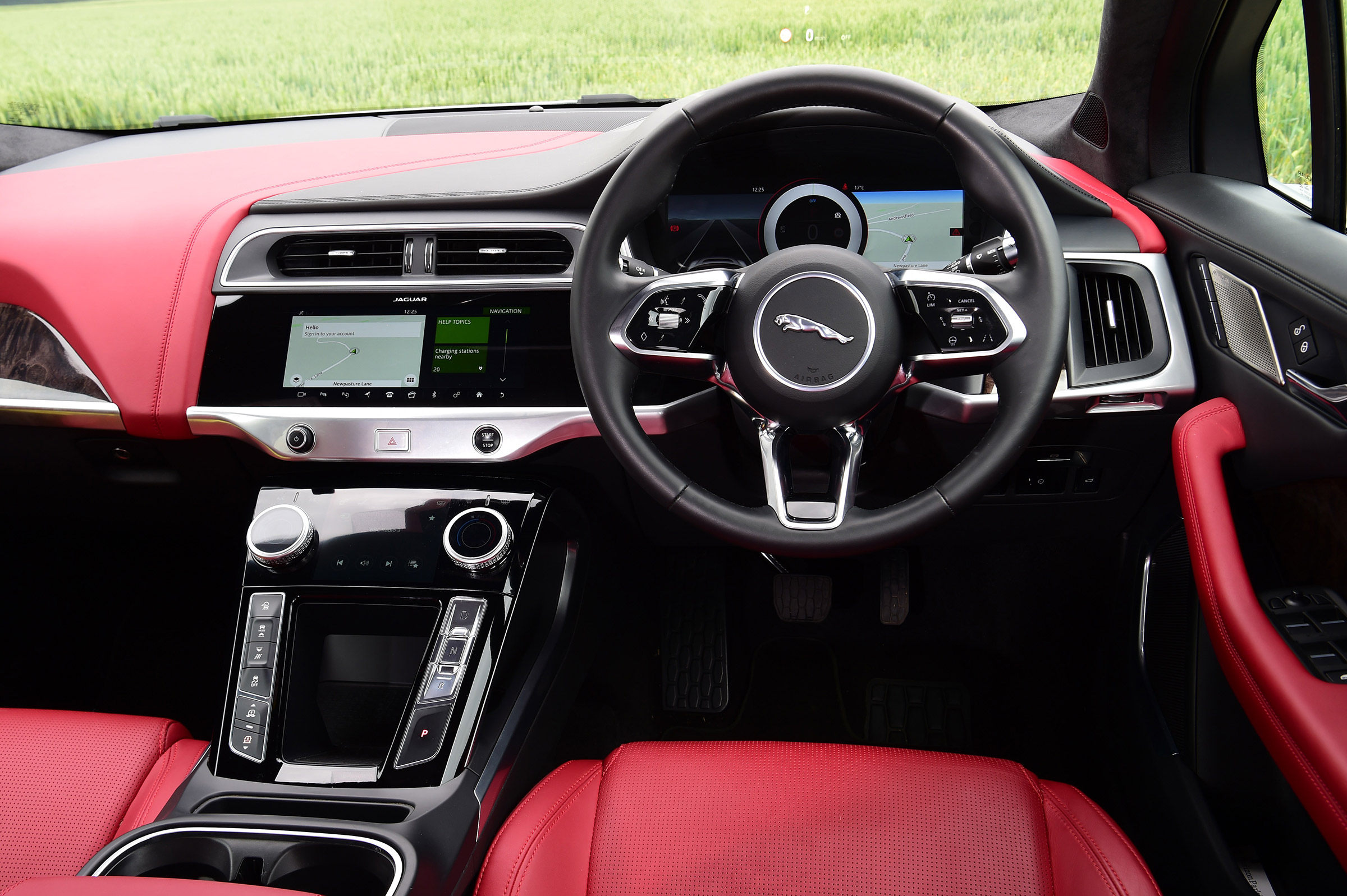 Jaguar I-Pace - dash