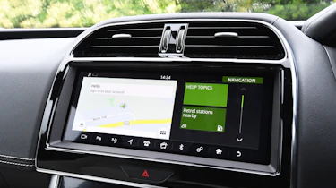 Jaguar XE - sat-nav