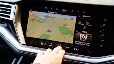 Volkswagen Touareg long termer - first report touchscreen