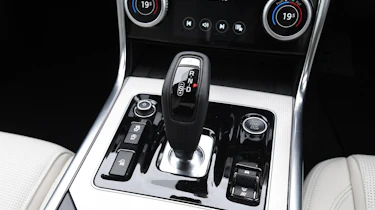 Jaguar XE - transmission