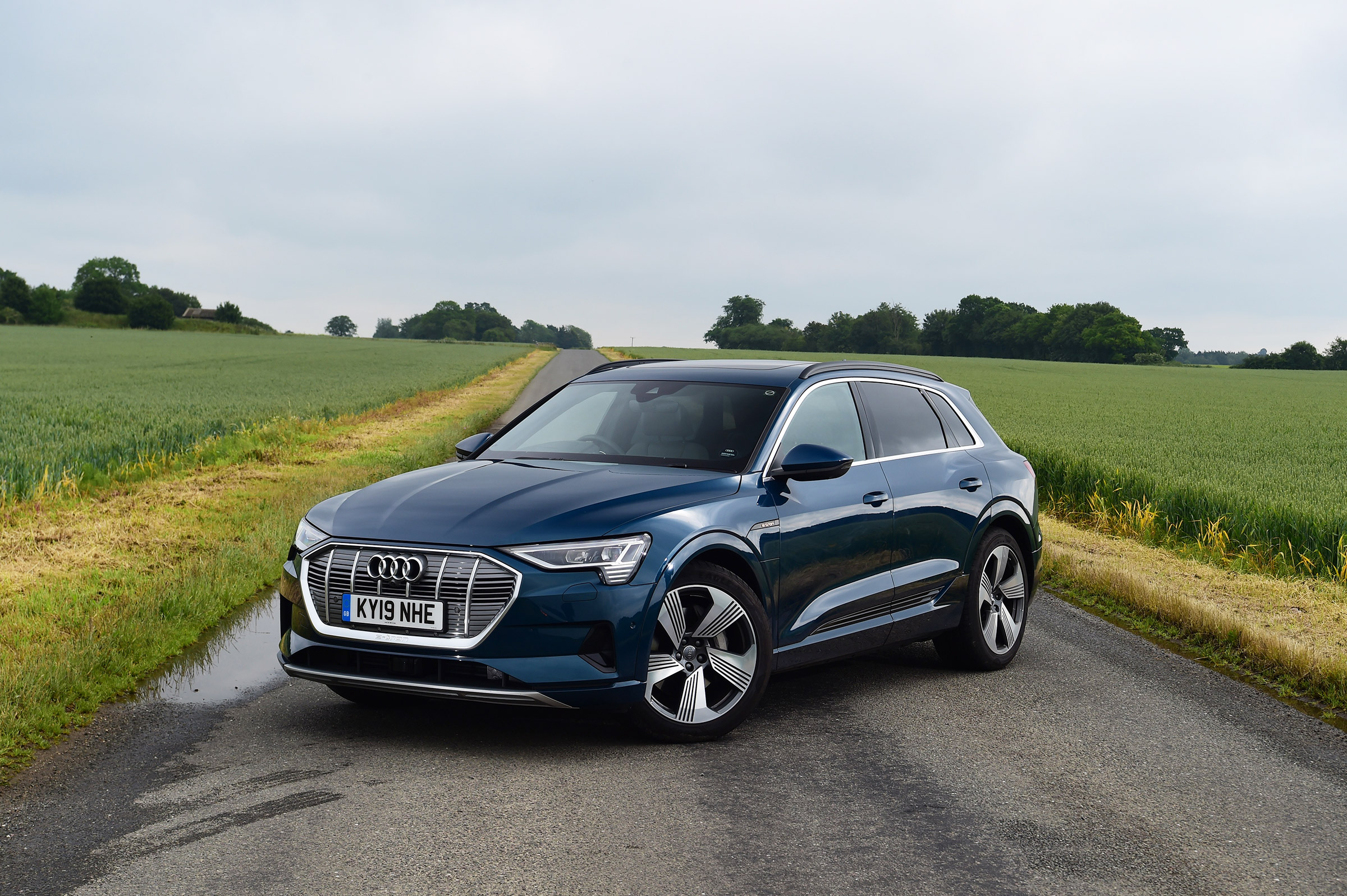 Audi e-tron - front static