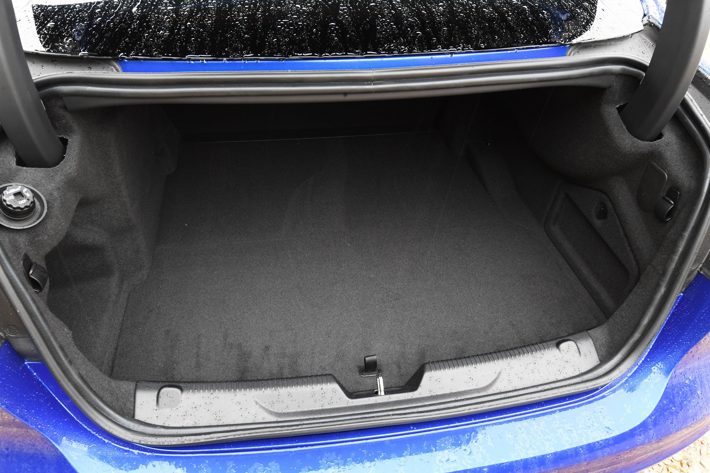 Jaguar XE - boot
