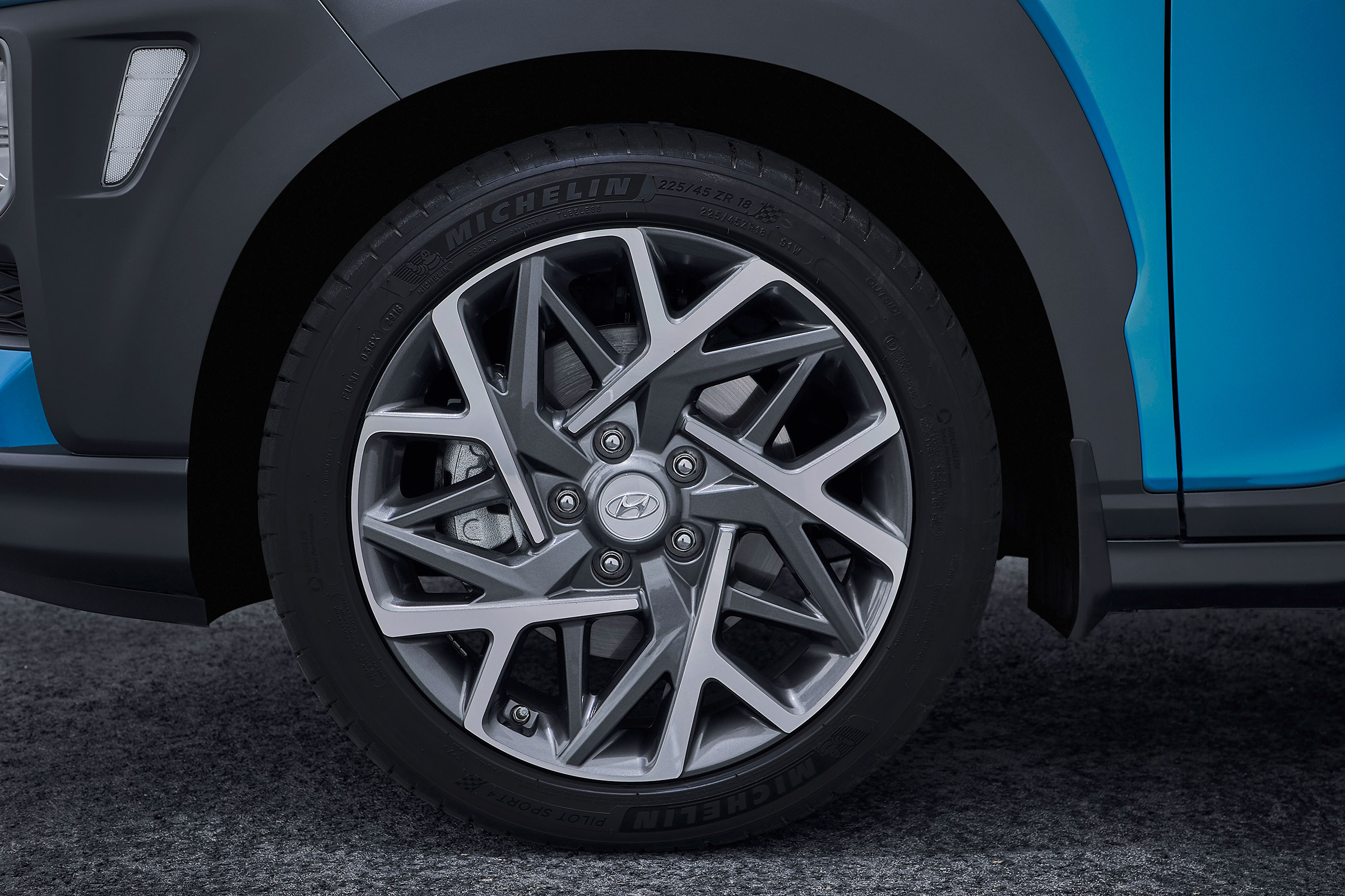 Hyundai Kona hybrid - wheel