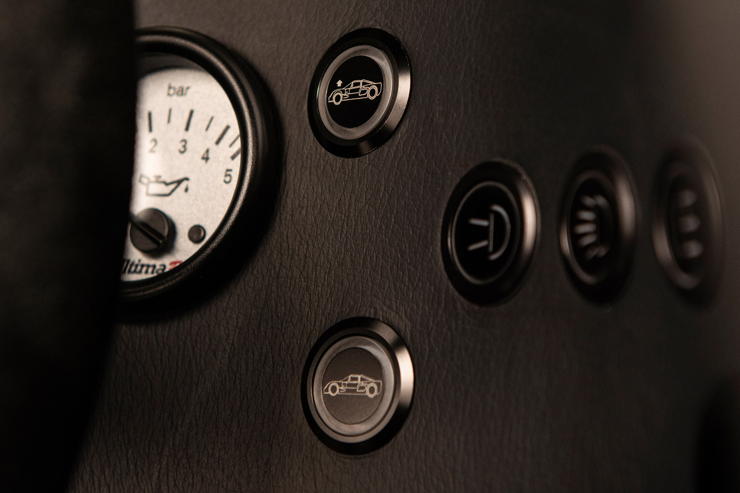 Ultima RS - studio interior detail