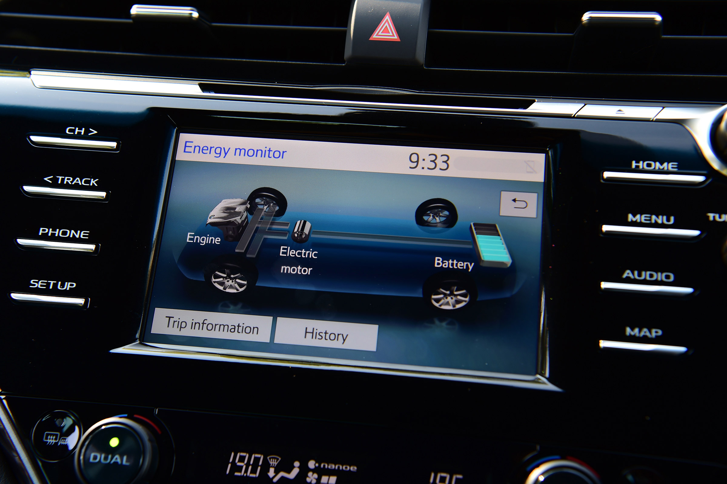 Toyota Camry - infotainment