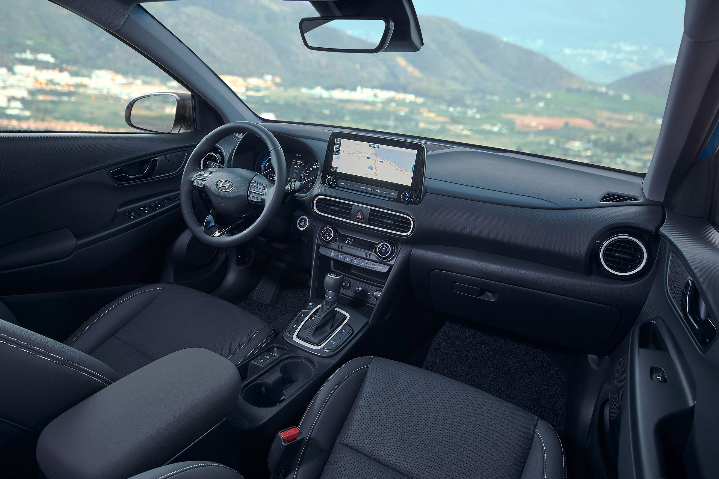 Hyundai Kona hybrid - cabin