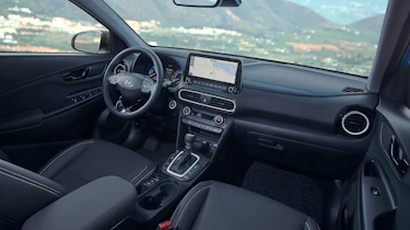 Hyundai Kona hybrid - cabin