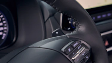 Hyundai Kona hybrid - steering wheel detail