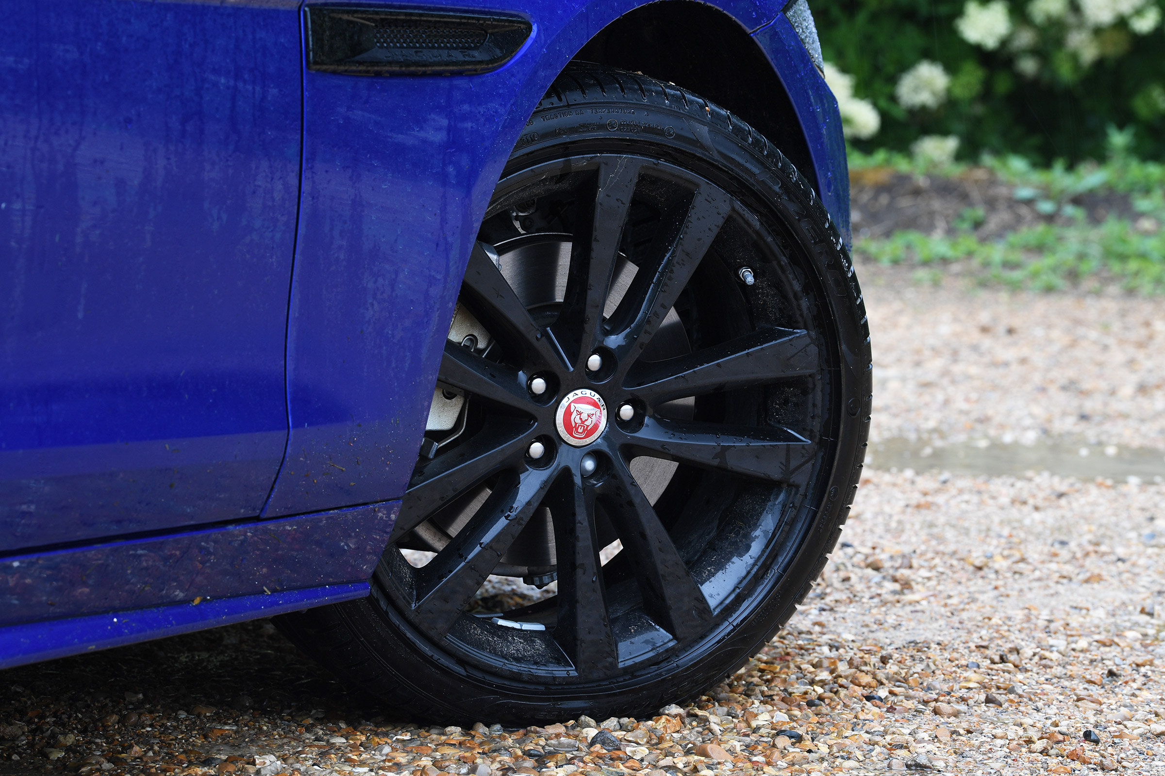 Jaguar XE - wheel