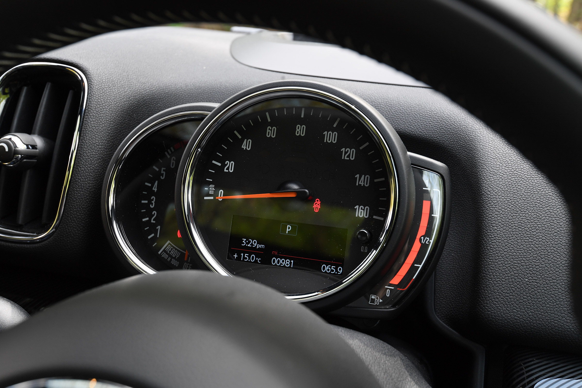 MINI Countryman - dials