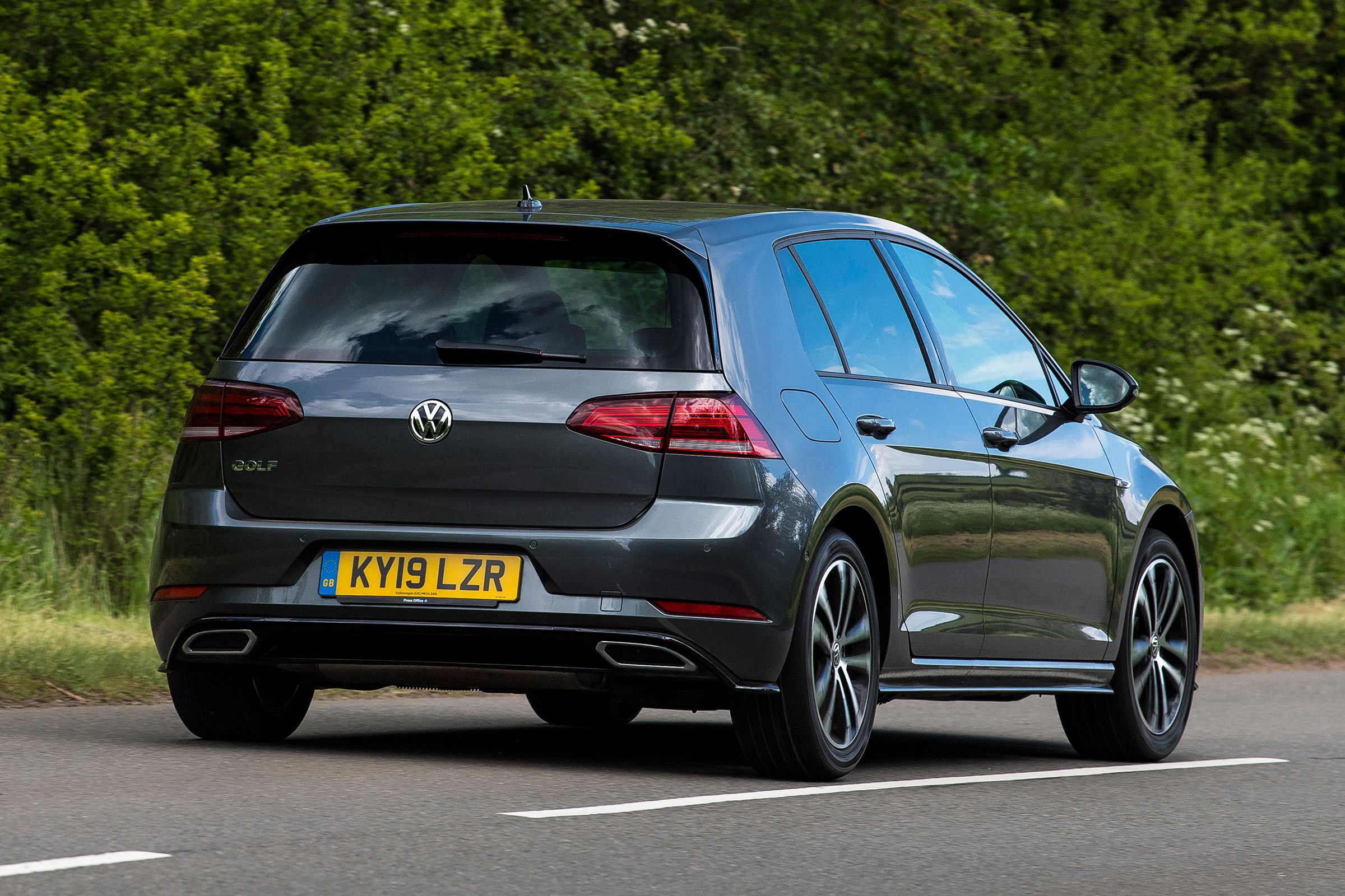 Volkswagen Golf - rear cornering
