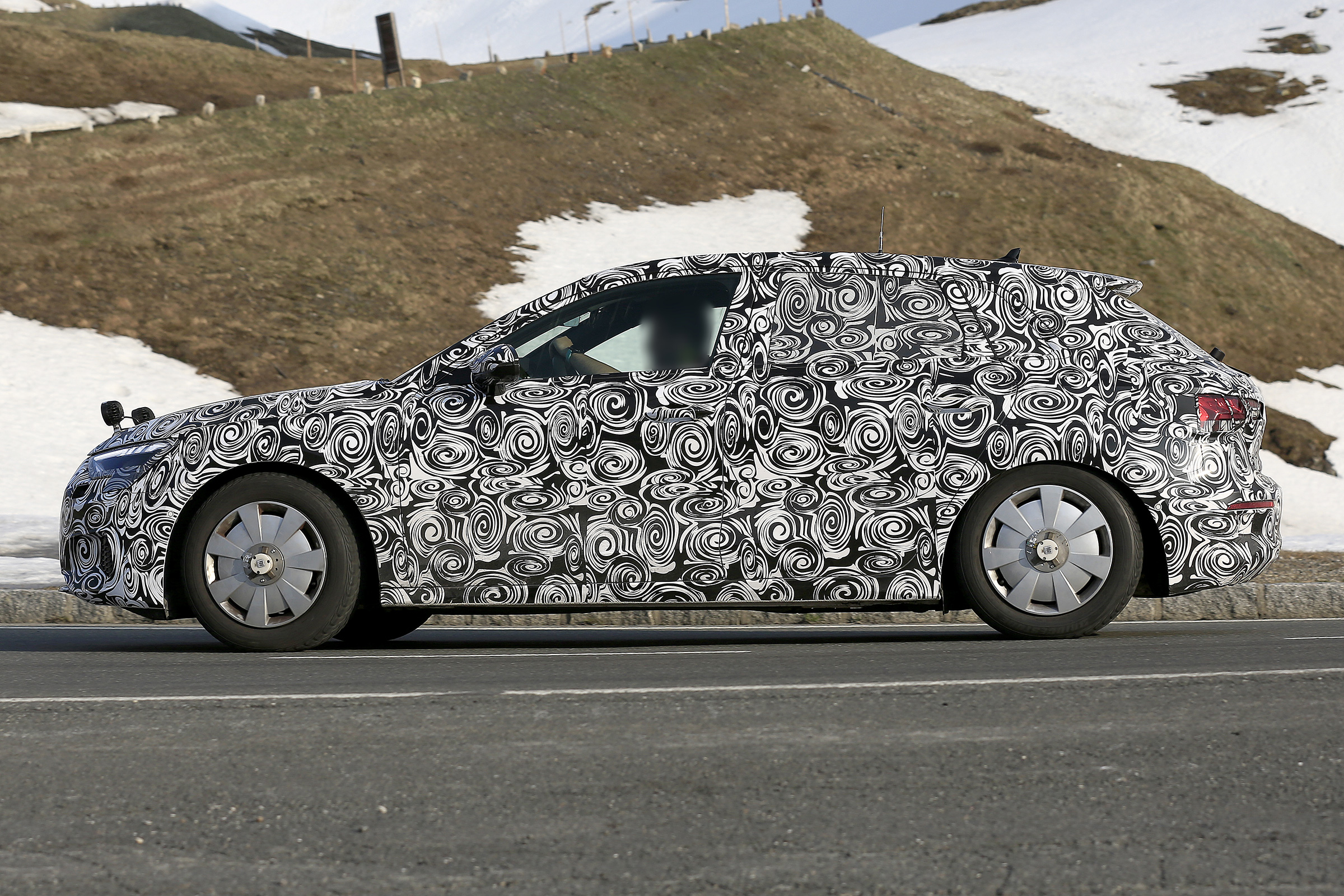 Audi A3 spied - side tracking