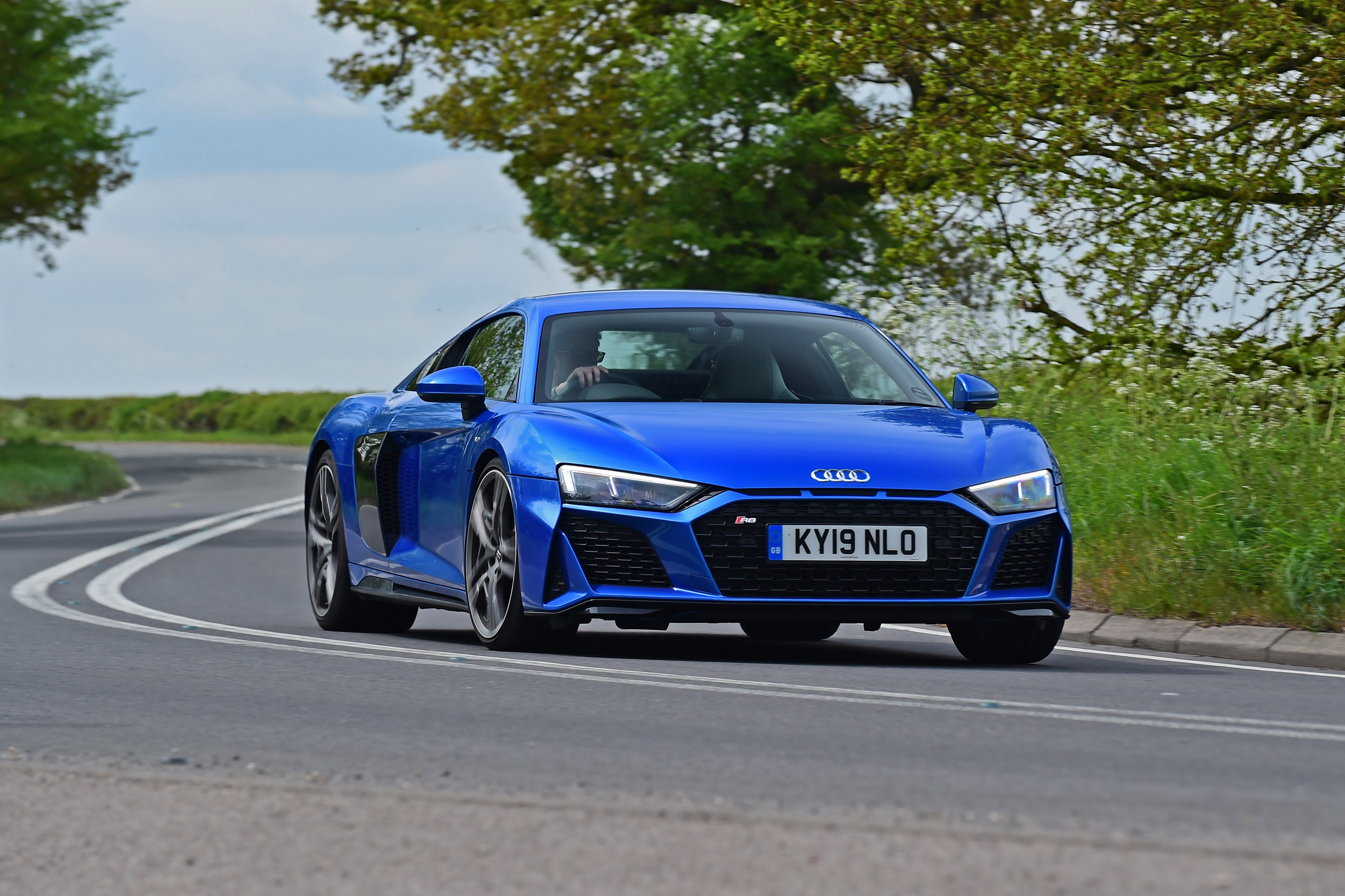 Audi R8 V10 - front cornering 