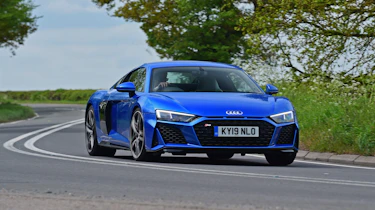 Audi R8 V10 - front cornering