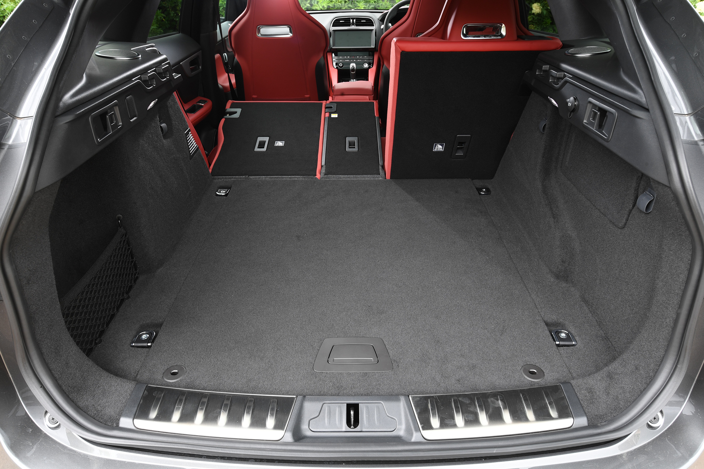 Jaguar F-Pace SVR - boot