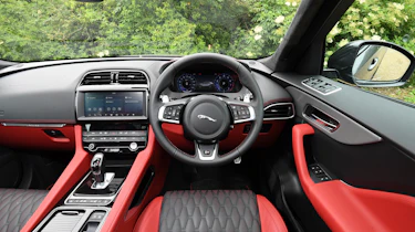 Jaguar F-Pace SVR - interior