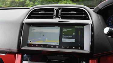 Jaguar F-Pace SVR - navigation