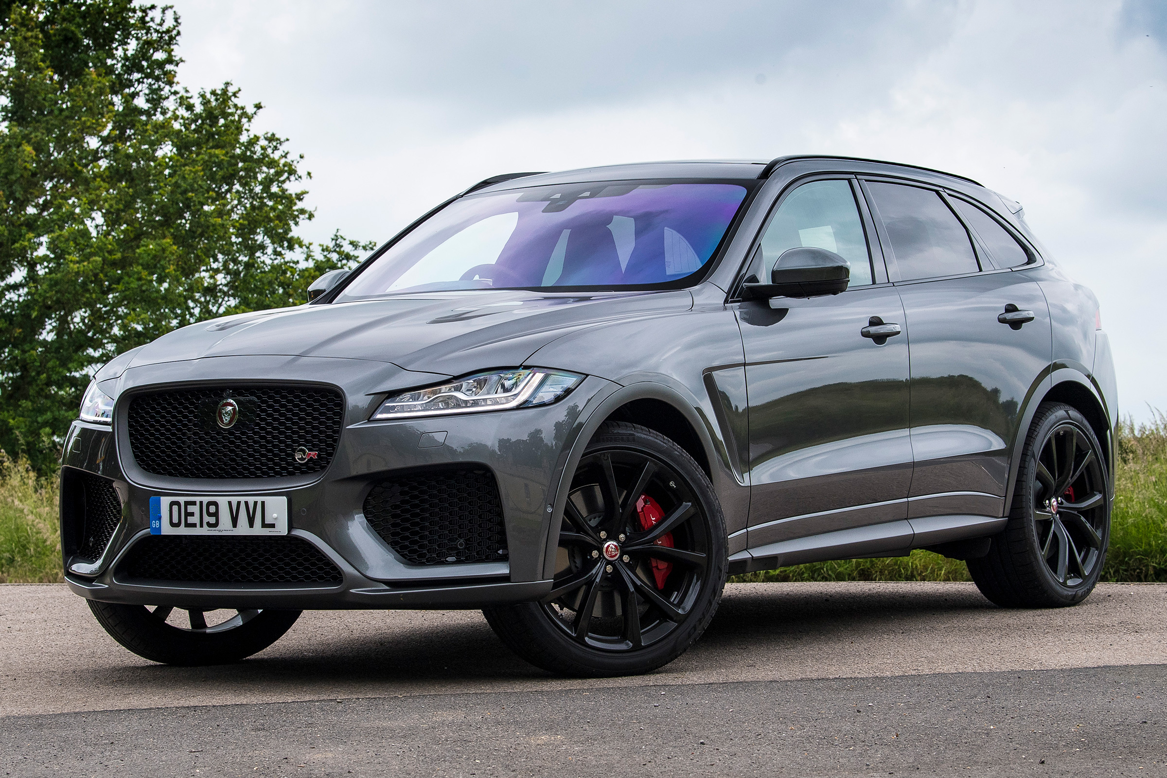 Jaguar F-Pace SVR - front 3/4 static