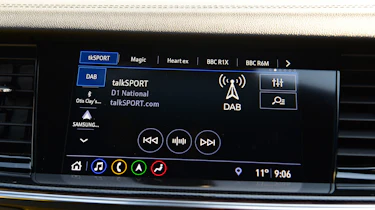 Vauxhall Insignia Grand Sport - infotainment