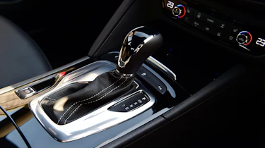 Vauxhall Insignia Grand Sport - gearstick