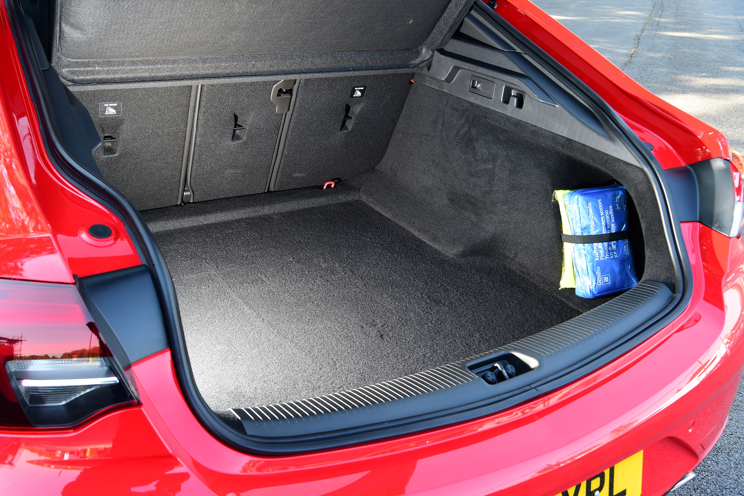 Vauxhall Insignia Grand Sport - boots