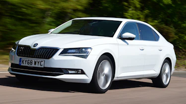 Skoda Superb - front tracking