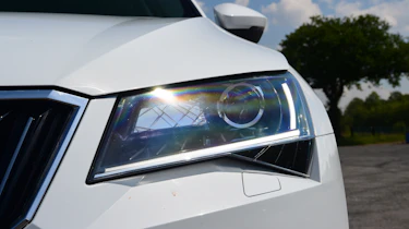 Skoda Superb - headlight