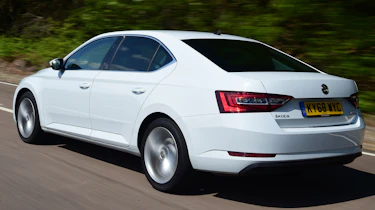 Skoda Superb - rear tracking