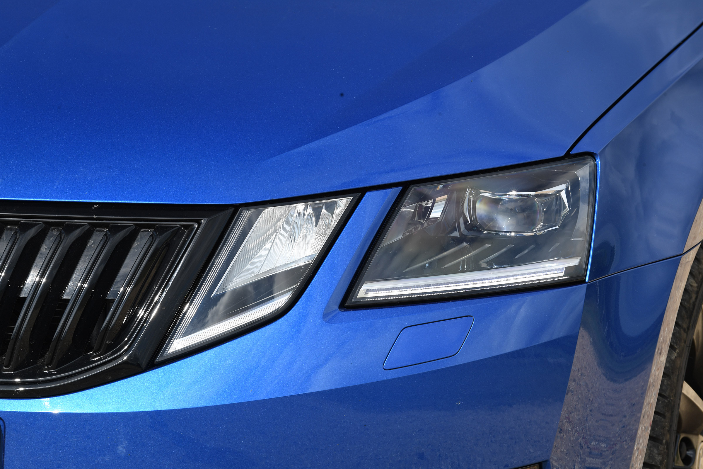 Skoda Octavia Sportline - front light