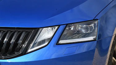 Skoda Octavia Sportline - front light