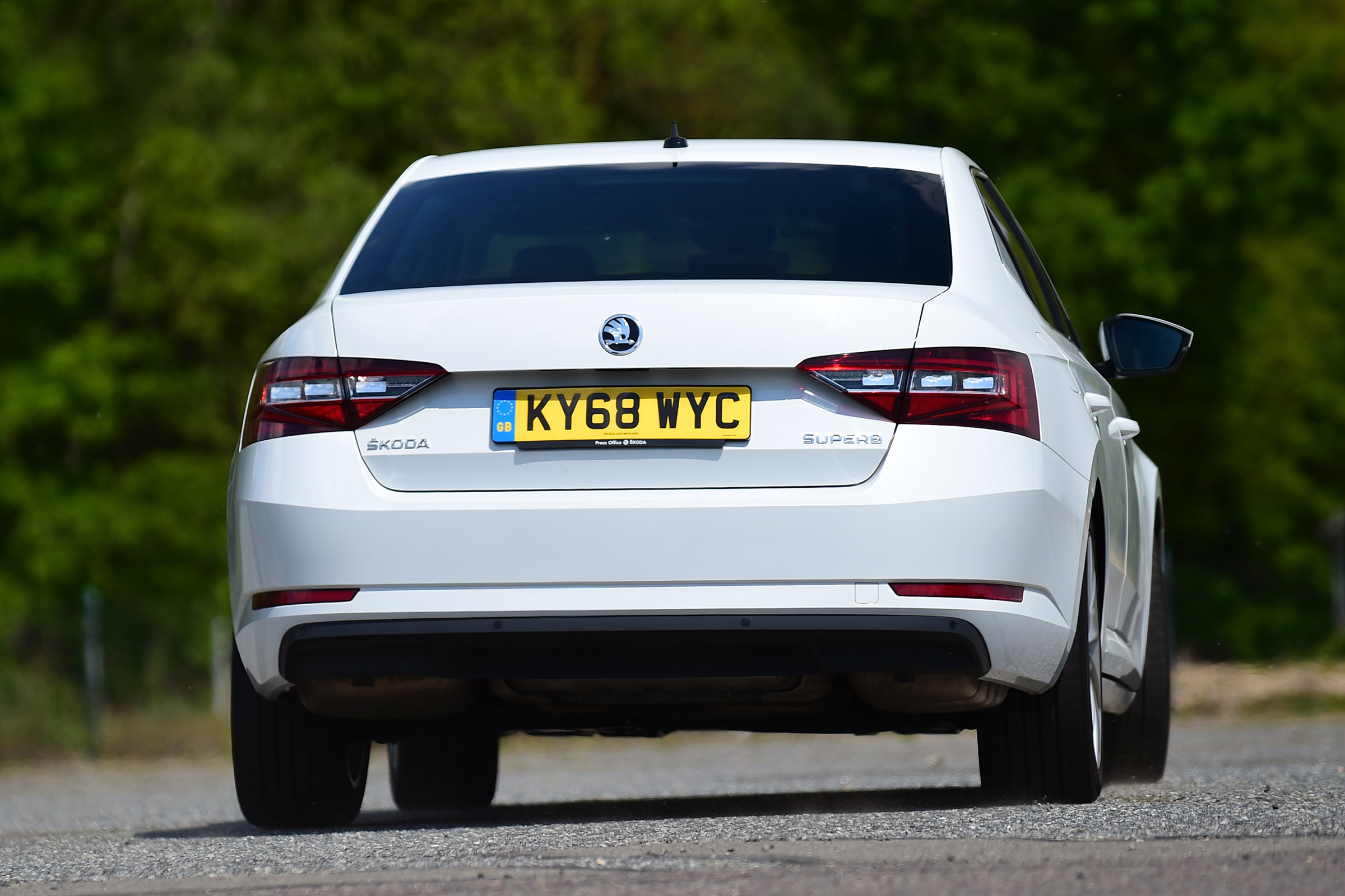 Skoda Superb - rear cornering 