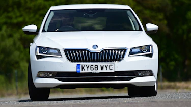 Skoda Superb - front cornering