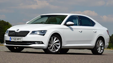 Skoda Superb - front static